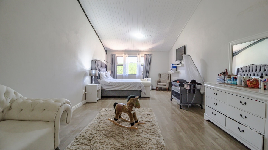 6 Bedroom Property for Sale in Stellenbosch Farms Western Cape